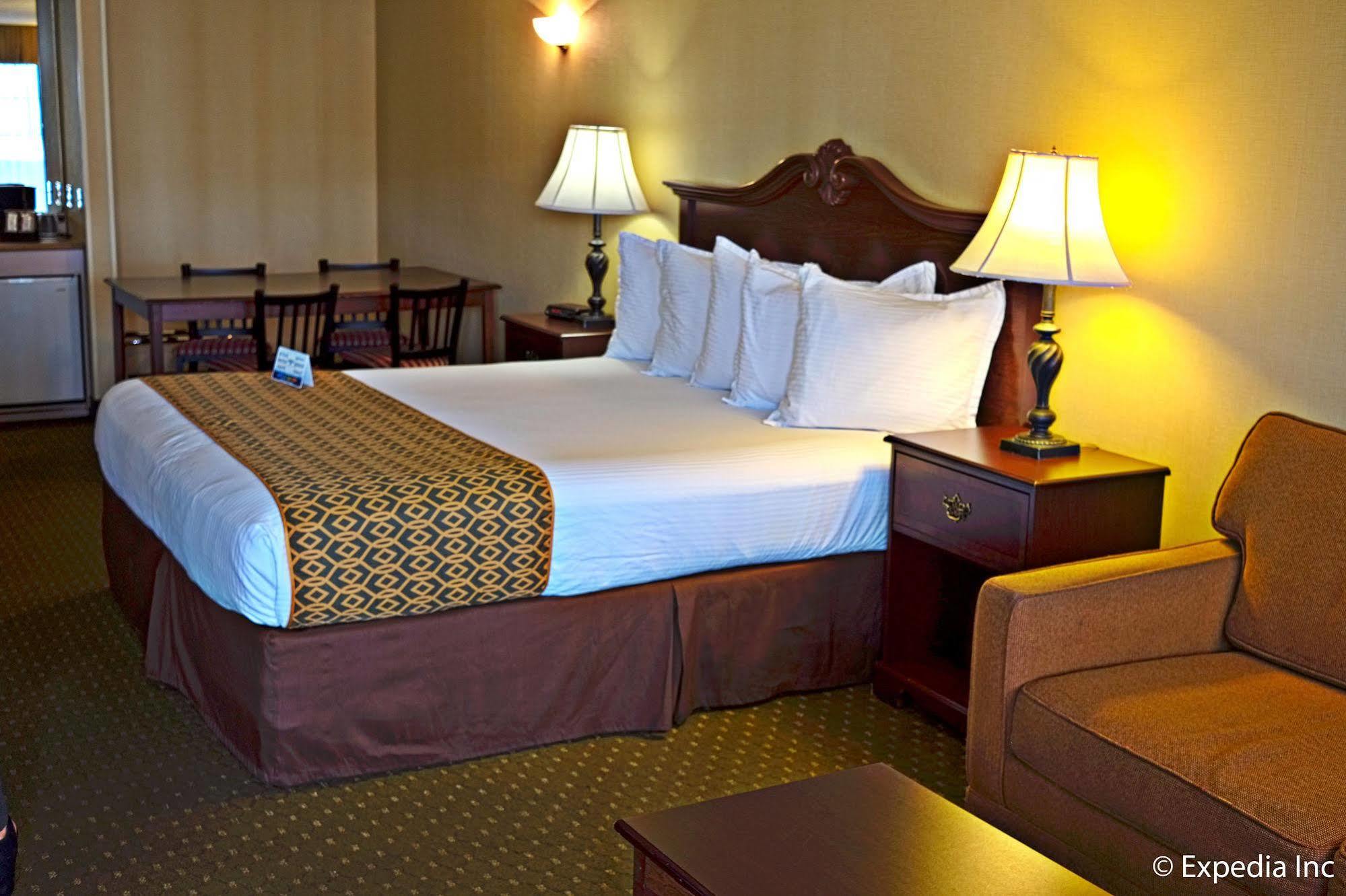 Anaheim Camelot Inn & Suites Exterior foto